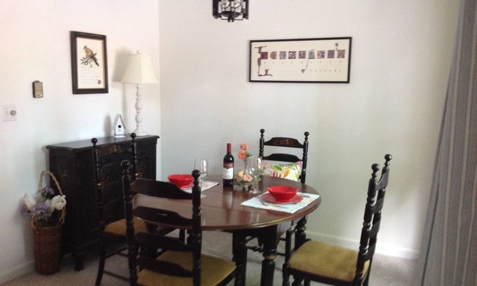 Lee House | 2 Bedroom newly renovated townehouse, beautifully decorated at Garfield House