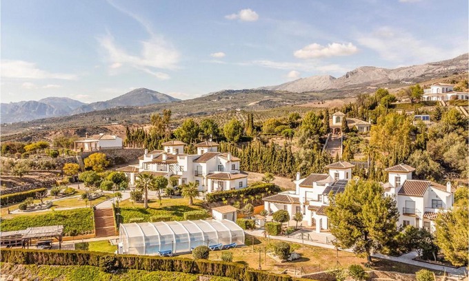 Alcaucin House | 2 Bedroom Nice Apartment In Alcaucín