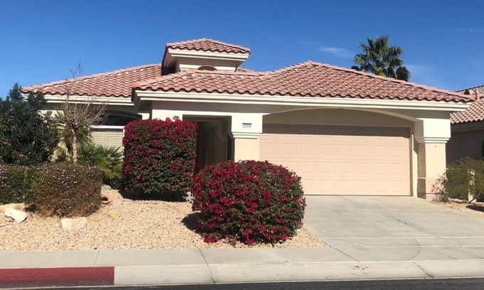 Desert Palms Apartment | 2 Bedroom Single family 83085 by Houzlet