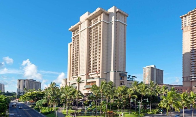 Waikiki Villa | 2-bedroom VILLA beautiful Honolulu with fitness room, WiFi, AC