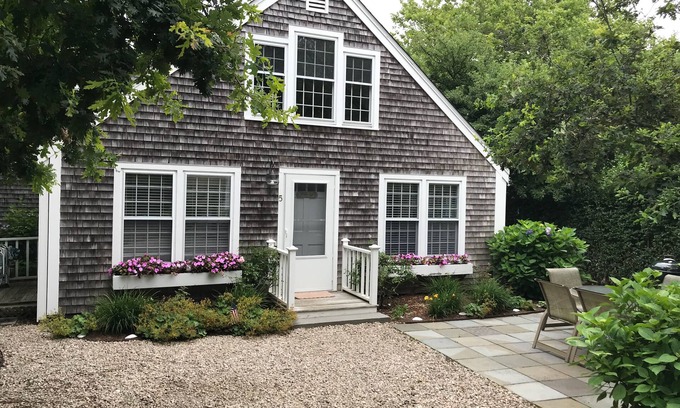 Nantucket Town Cottage | 2 Bedrooms + Loft - sleeps 6 in beds but max 4 adults- 5 Blocks to Town