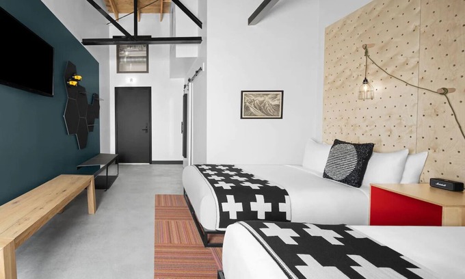 People's Freeway Hotel | 2 Boulder Rooms at evo Hotel, Free Parking & Dogs are Welcome!