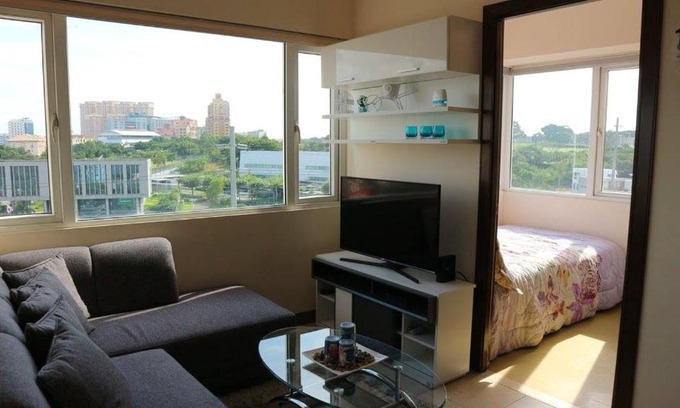 Pembo Apartment | 2 BR Condotel near Venice Grand Canal, SM Aura Mall and BGC