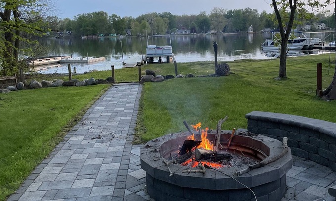 Whitmore Lake House | 2 BR Cottage on all sports lake 10 minutes from downtown Ann Arbor