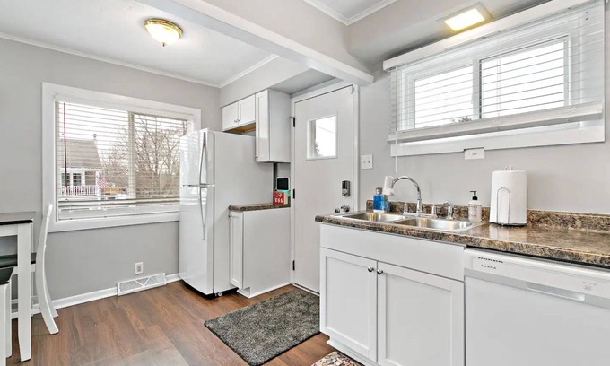 Oakwood Hills House | 2 BR remodeled home near Cary/Crystal Lake/McHenry
