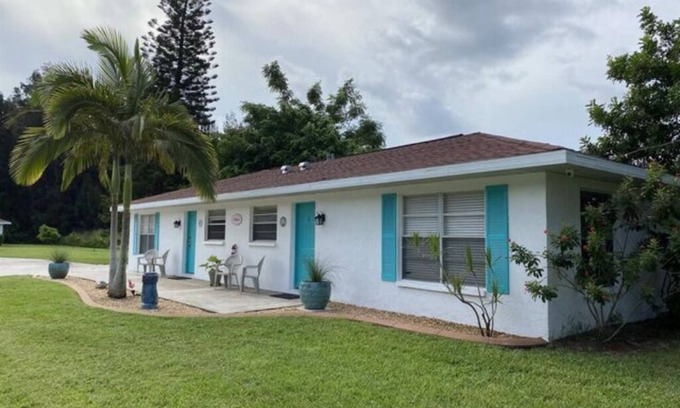 Laurel Villa | 2 BR VILLA SUITE w/queen bed