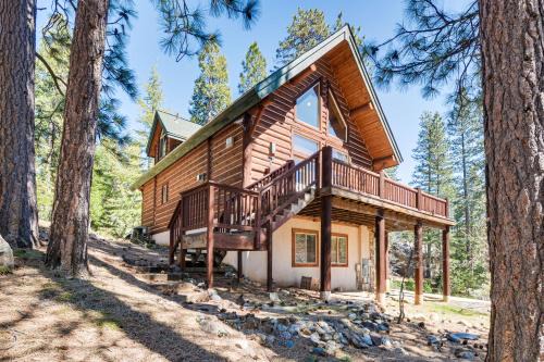 Arnold House | 2 Cabins Group and Family Getaway in Arnold!