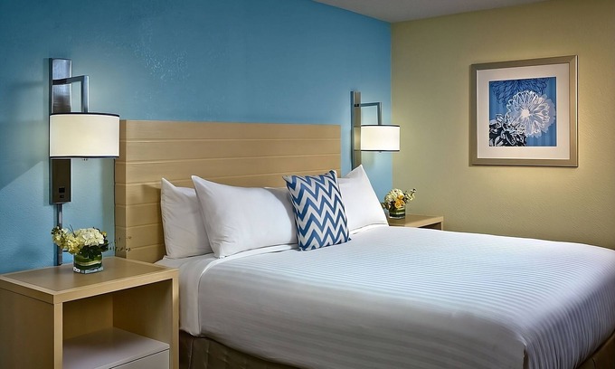 White Station House | 2 Comfortable Units! w/ Parking, Pets Allowed Near Children's Museum of Memphis!