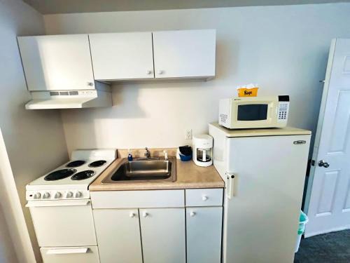 Lake City Hotel | 2 Compact Combined Family Studios