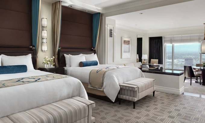 Las Vegas House | 2 Connecting Suites at a 5⭐️ Hotel