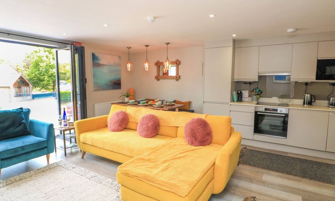 Dartmouth Cottage | 2 De Courcey House