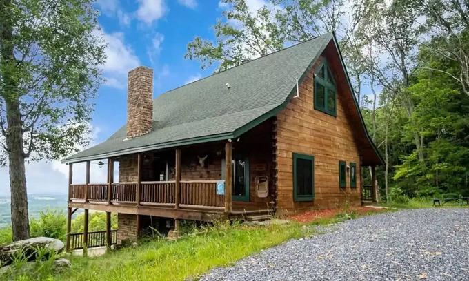 Luray Cabin | 2 Family Log Cabin ❃ A+ Vistas ❃ Starlink ❃ Fire Pit ❃ 15 miles to National Park