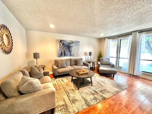 Medford House | 2 King Masters 2 Queens Sofa Bed Firepit