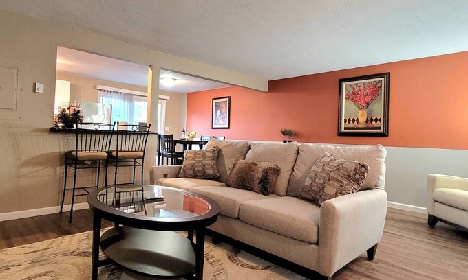 Aloha House | 2 Levels 2 Bedrooms with Office Spaces