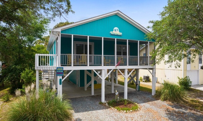 Tranquil Harbour Cottage | 2 Lil' OKI's/223 NE 60th Street - Coastal Vacation Resorts