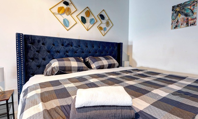 La Petite-Patrie Apartment | #2 - Loft - Plaza St-hubert - Center Montreal