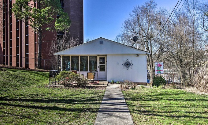 Knoxville House | 2 Mi to Downtown Knoxville: Cozy Home w/Patio
