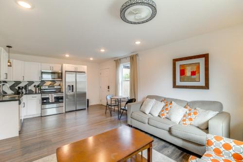 Greater East End Apartment | 2 Mi to Dtwn and Shell Energy Stadium Urban Escape