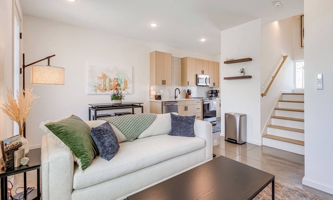 Parkridge House | < 2 Mi to Dtwn: Modern Townhome in Knoxville