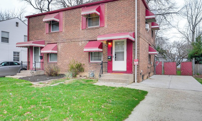 Euclid House | 2 Mi to Lake Erie: Home w/Yard in Euclid!