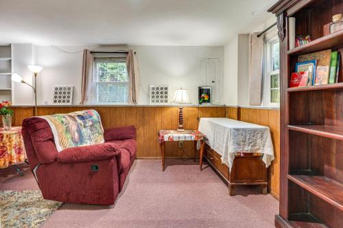 Greenwich Apartment | 2 Mi to NYC Train Greenwich Apt with River View