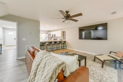 Auburn Apartment | 2 Mi to Tiger Territory! Condo with Community Pool