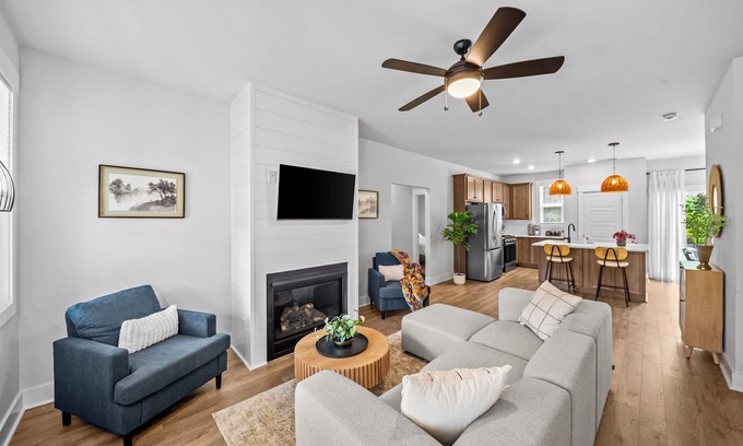 Simpsonville House | 2 Min. to Downtown Simpsonville/5 Private Bedrooms