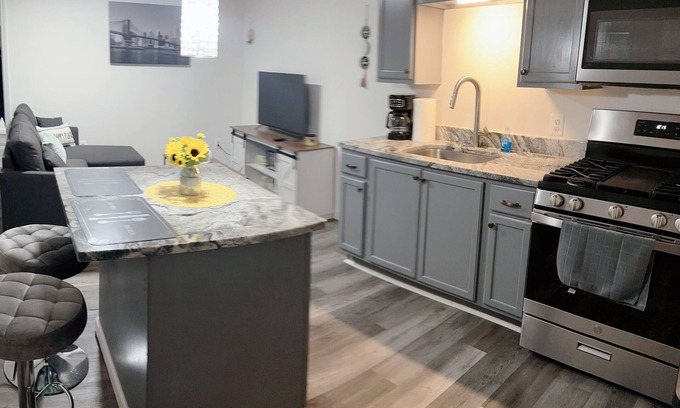 Utica Apartment | 2 minutes from Utica Boilermaker