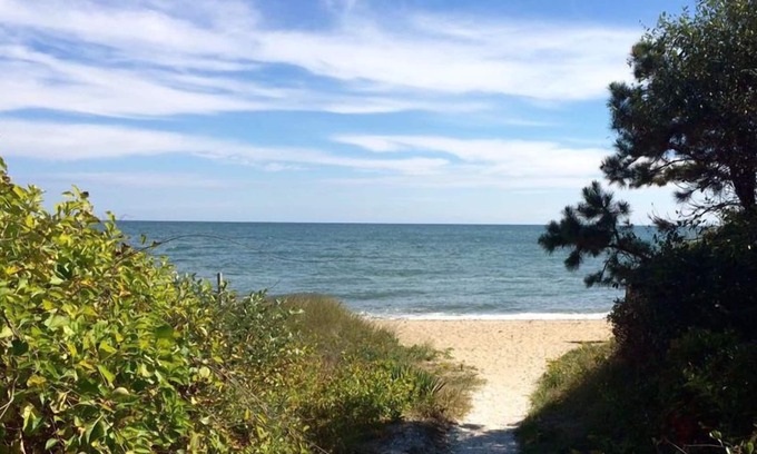 Mashpee House | 2 Modern Homes, 5-Star Reviews. Walk: Priv Beach, Shops, Dining, Mini-Golf, More