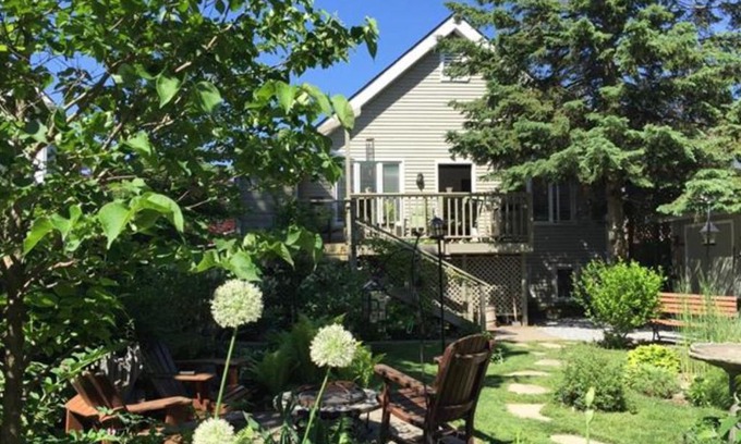 Historic Old Town Bed & Breakfast | 2 Moon Cottage