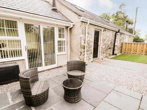 Llangefni House | 2 Mountain View