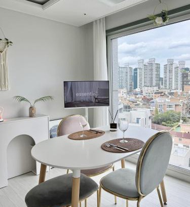 Sinchon-dong Apartment | #2 NEW open 신축건물 엘리베이터 짐보관 홍대입구역 도보5분 마포구 쇼핑