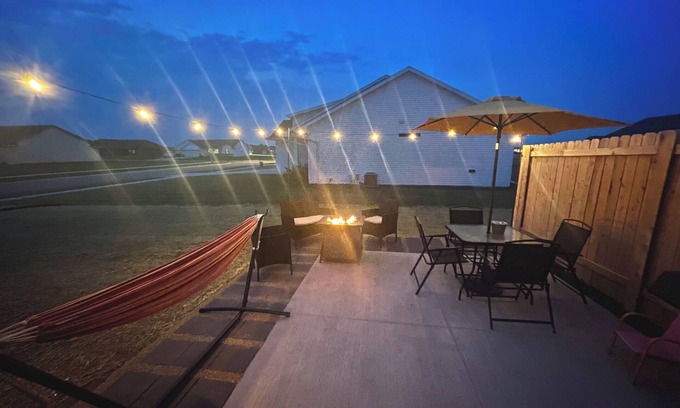 De Pere House | 2 Night minimum! 10 miles from Lambeau