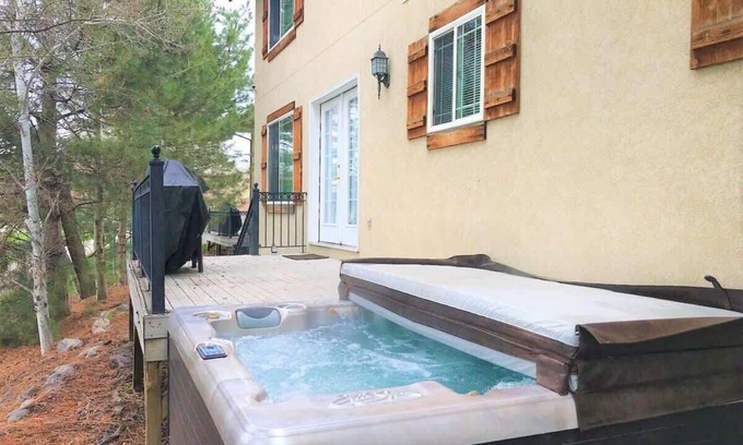 Midvale House | 2 Parkside Homes * 2 Private Hot Tubs * Fireplace