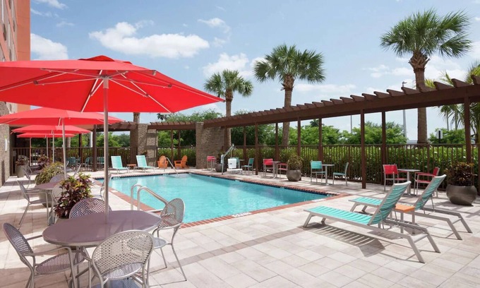 Florida City Hotel | 2 Pet-friendly Units Near CityCenter! FREE Parking and Breakfast! Pets Allowed!