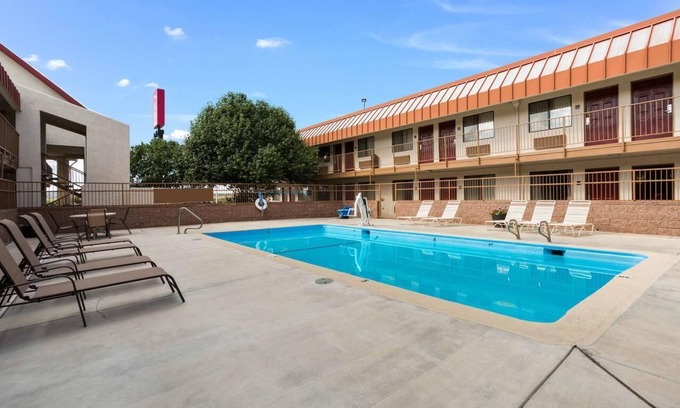 Allison Hotel | 2 Pet-friendly Units for Families Exploring Gallup - Free Parking, Breakfast