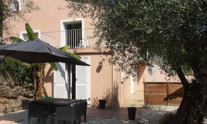 Gattieres Apartment | 2 Pièces bas de Villa à Gattieres Proche de Nice