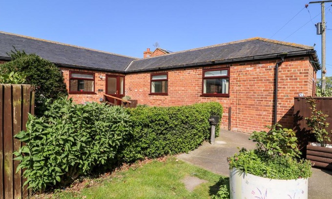 Ryther House | 2 Pines Farm Cottages