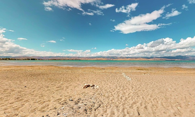 Laketown House | 2 private beachfront homes on east side of Bear Lake, boat parking