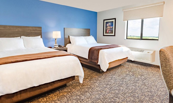 Wilkes East House | 2 Spacious Rooms with Kitchen Near Peninsula Park Rose Garden