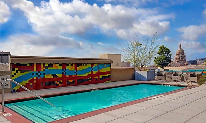 Museum District Hotel | 2-Star Hotel ∙ Hampton Inn and Suites Austin University Capitol