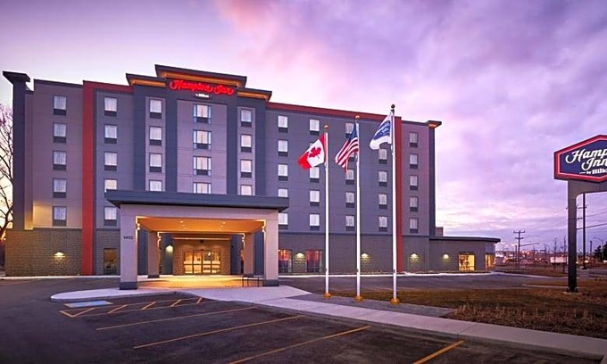 Point Edward Hotel | 2-Star Hotel ∙ Hampton Inn by Hilton Sarnia/Point Edward