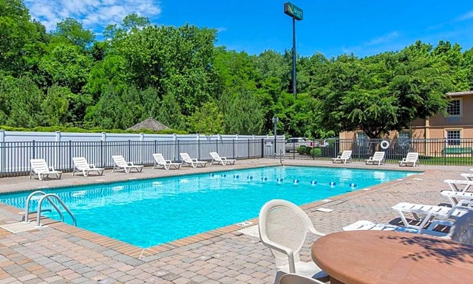 Ledgewood Hotel | 2-Star Hotel ∙ Quality Inn Ledgewood - Dover