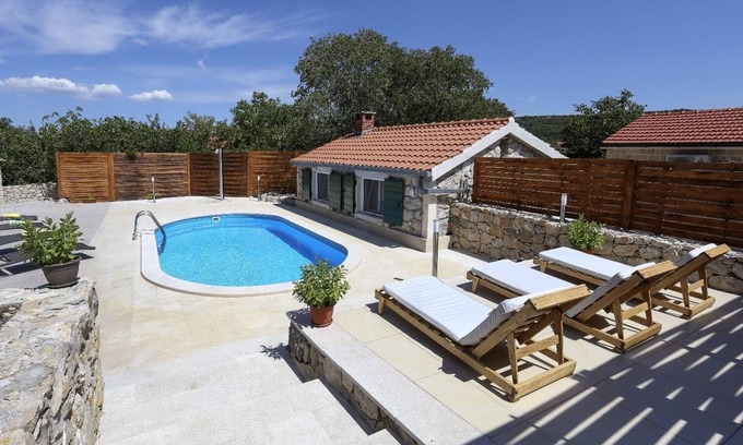 Sestanovac Villa | 2 stone houses with swimming pool - peaceful location