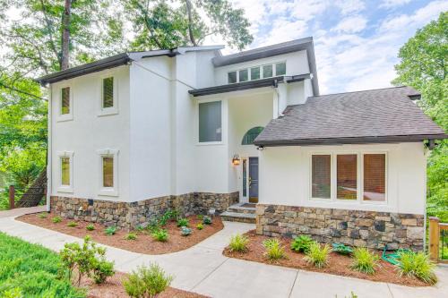 Garner Cove House | 2-Story Deck Waterfront Lake Lure Home!