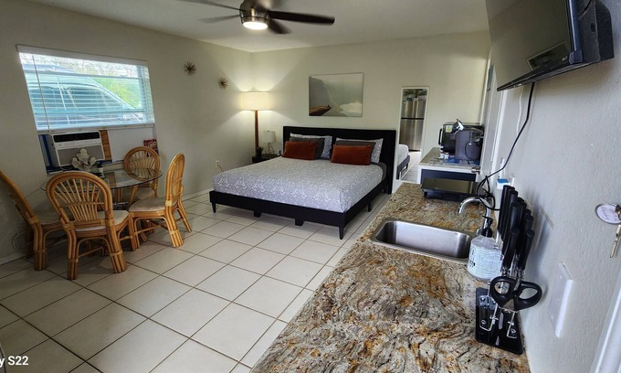 Warm Mineral Springs House | #2 Studio near mineral springs.
