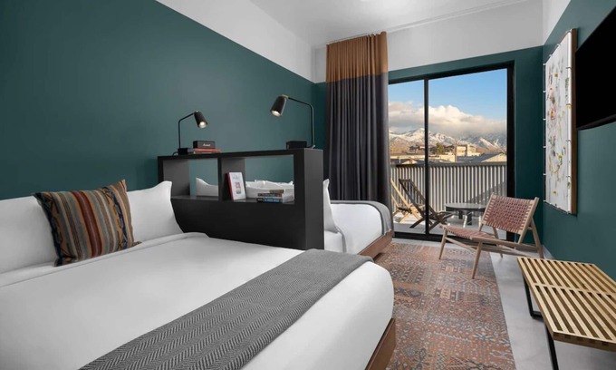 People's Freeway Hotel | 2 Wasatch Room at evo Hotel, Free Parking & Dog-friendly!