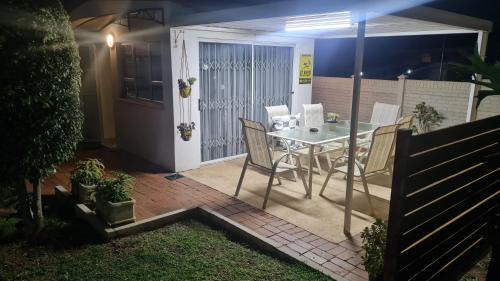 Warner Beach Apartment | 20 Almond Rd