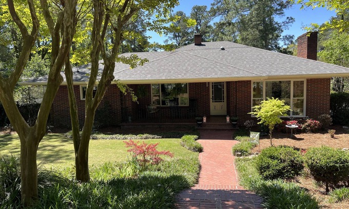 North Augusta House | 2025 Masters Rental. "Hydrangea Hill" Pool. North Augusta- Sleeps 6.