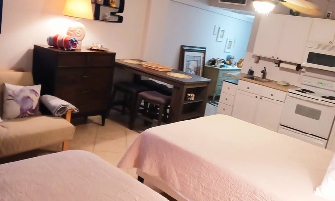 Bridgeport Heights Apartment | 209Hawaiian Inn Studio Unit Beach Front. Sleeps 4